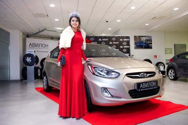 «Мисс Россия 2013» Эльмира Абдразакова, Hyundai Solaris