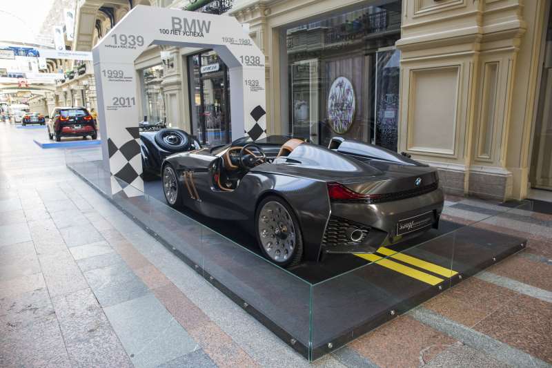 Выставка BMW в ГУМе, Москва