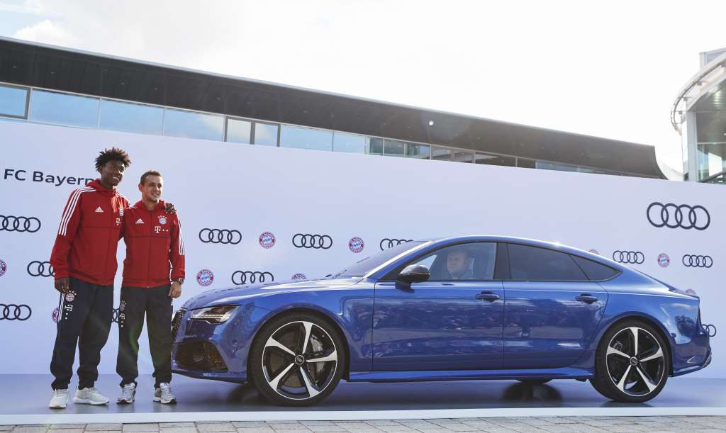 Давид Алаба и Рафинья на заводе Audi в Ингольштадте