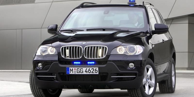 спецавтомобиль с мигалкой