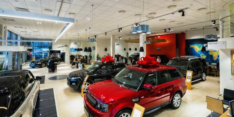 Автосалон Jaguar Land Rover