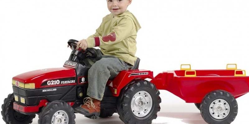 Педальный трактор