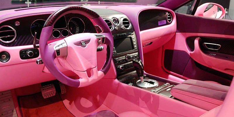 Розовый автомобиль (Bentley)