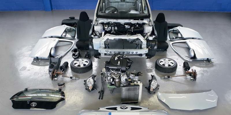 Разобранный автомобиль, машинокомплект