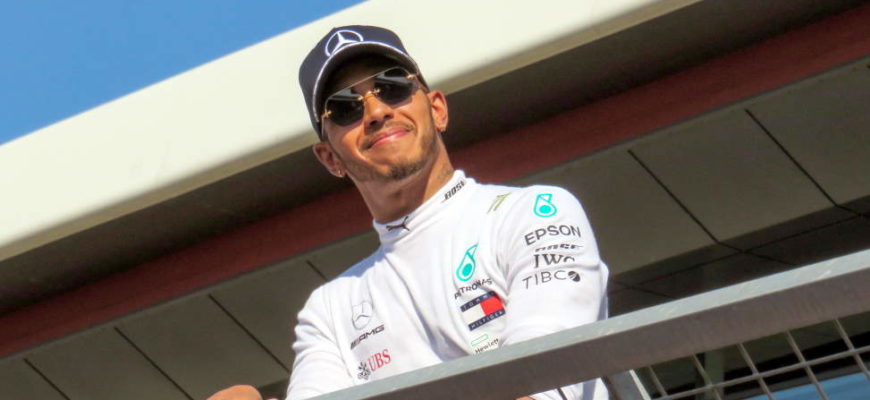 Льюис Хэмилтон