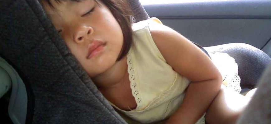 Ребенок в машине