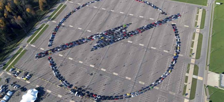 Логотип Opel на Opel Fest 2021 в Москве