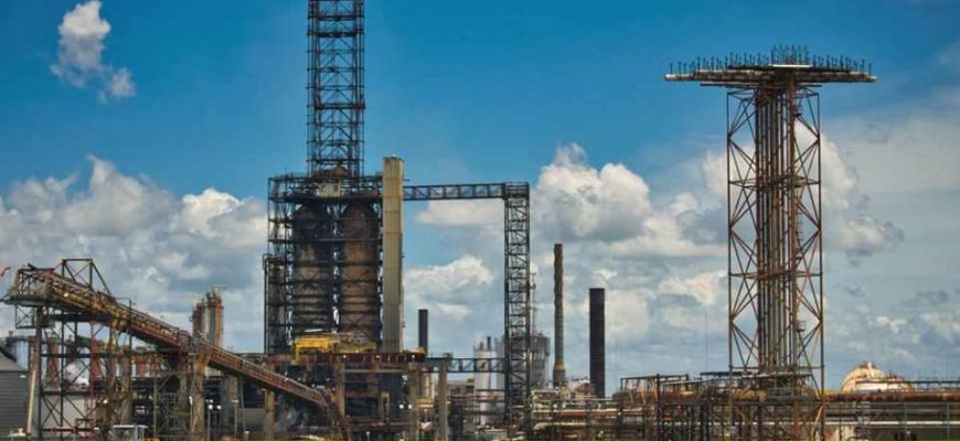 Нефтеперерабатывающий завод (НПЗ)