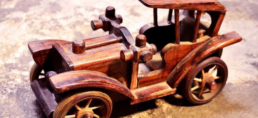 Деревянный автомобиль