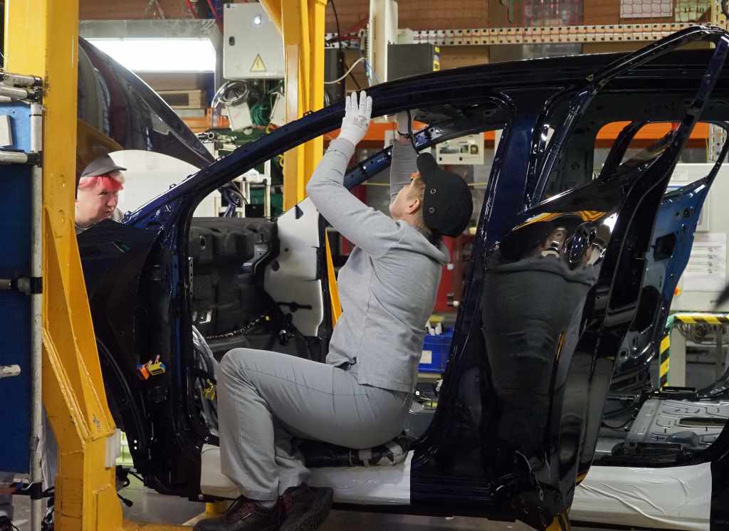 Производство Citroen C5 Aircross на заводе ПСМА Рус, март 2024